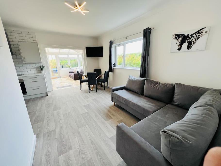 2 Bedroom Holiday Home In The Heart Of West Wales St Clears Esterno foto