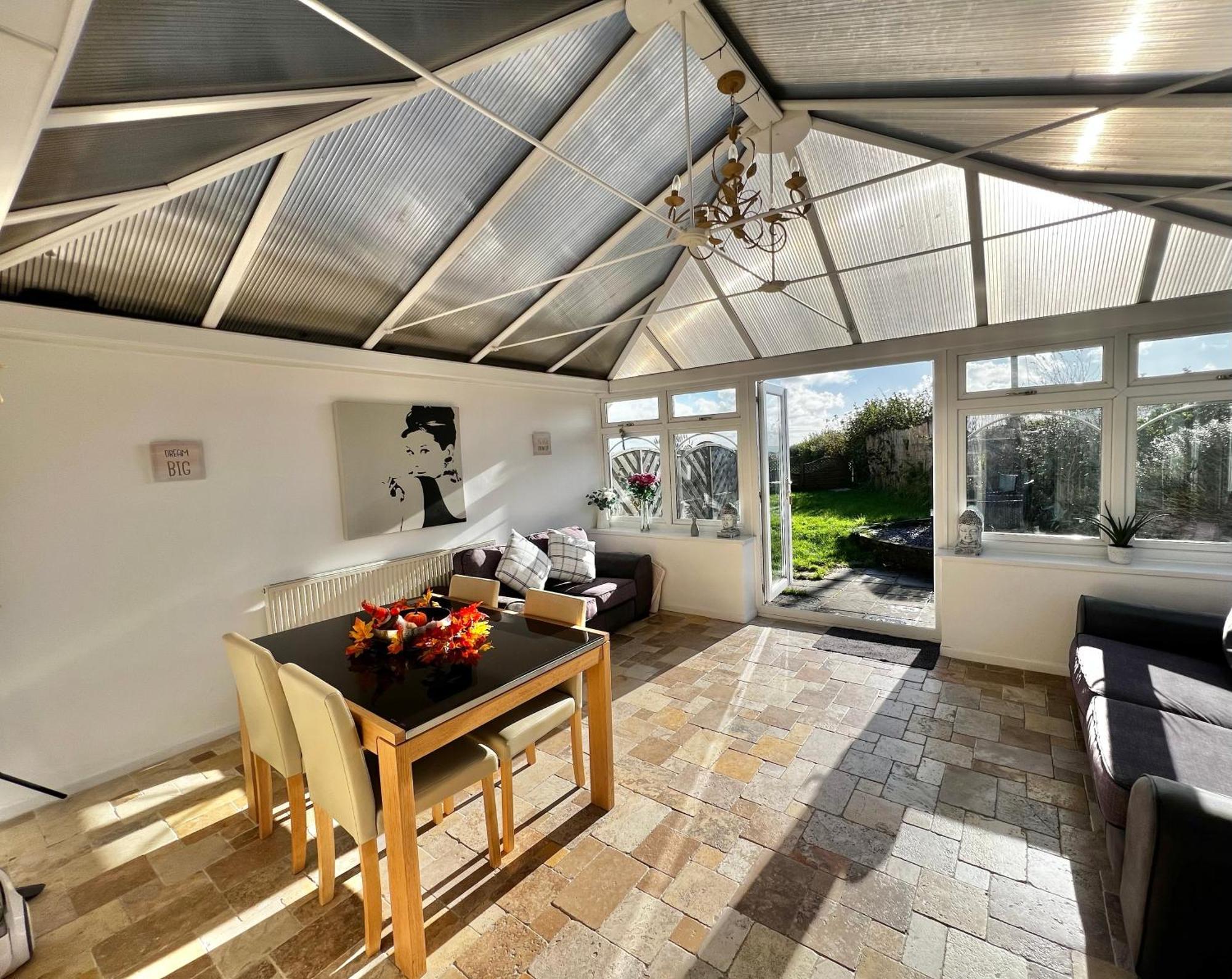 2 Bedroom Holiday Home In The Heart Of West Wales St Clears Esterno foto